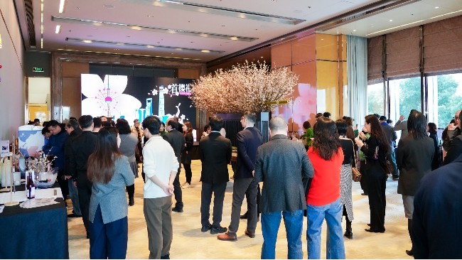 一个被樱花、清酒与都市光影环绕的下午&mdash;&mdash;樱会 &middot; 酒叙